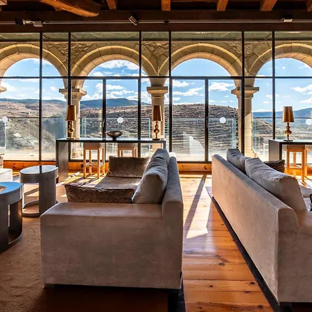 Hospederia Palacio De 4*