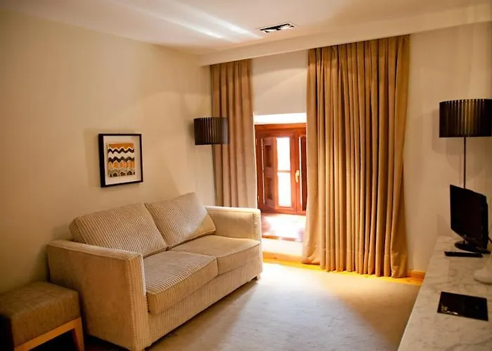 Отель Hospederia Palacio De Альепус